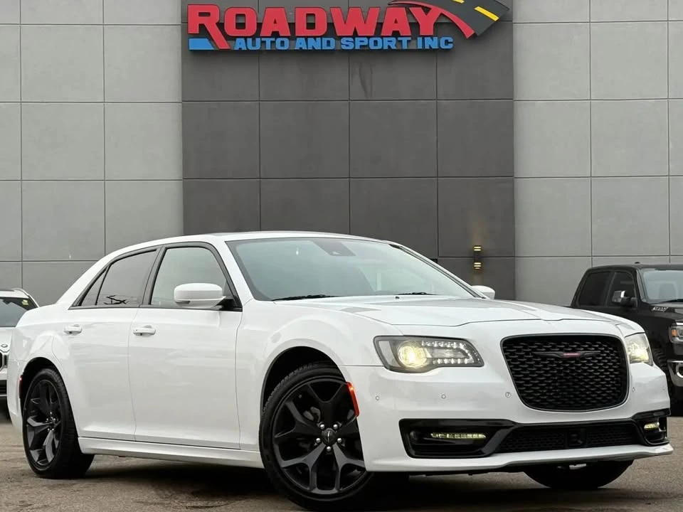 2023 Chrysler 300 (2005-2023) - Image 2 of 15