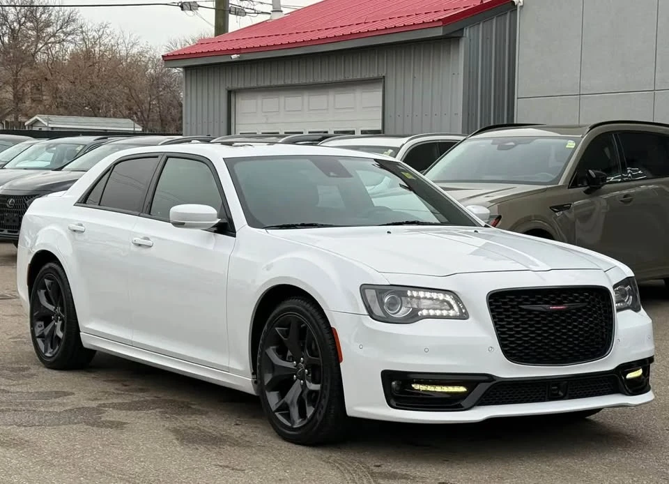 2023 Chrysler 300 (2005-2023) - Image 3 of 15