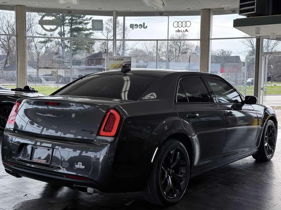 2023 Chrysler 300 (2005-2023) - Image 12 of 21