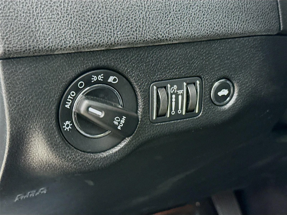 2023 Chrysler 300 (2005-2023) - Image 6 of 21