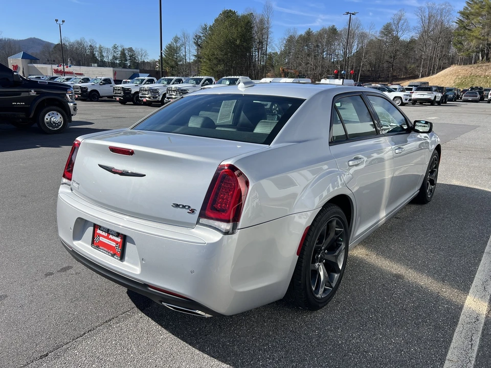 2023 Chrysler 300 (2005-2023) - Image 3 of 12