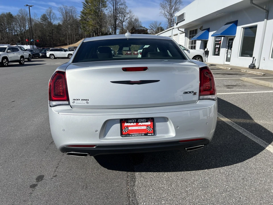 2023 Chrysler 300 (2005-2023) - Image 2 of 21