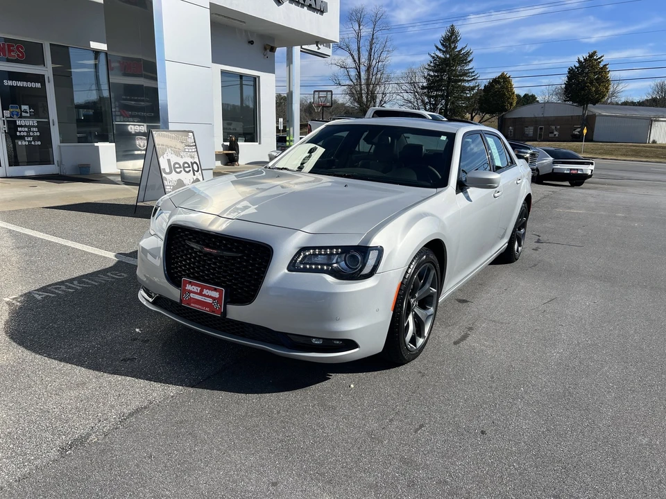 2023 Chrysler 300 (2005-2023) - Image 6 of 21