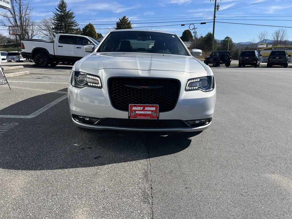 2023 Chrysler 300 (2005-2023) - Image 5 of 21