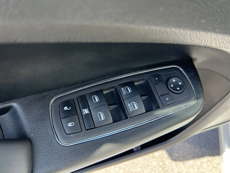 2023 Chrysler 300 (2005-2023) - Image 14 of 21