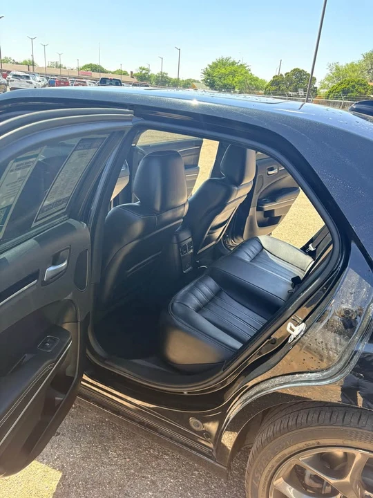 2023 Chrysler 300 - Image 4 of 6