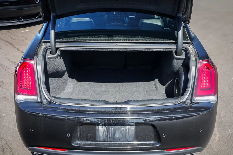 2023 Chrysler 300 (2005-2023) - Image 11 of 19