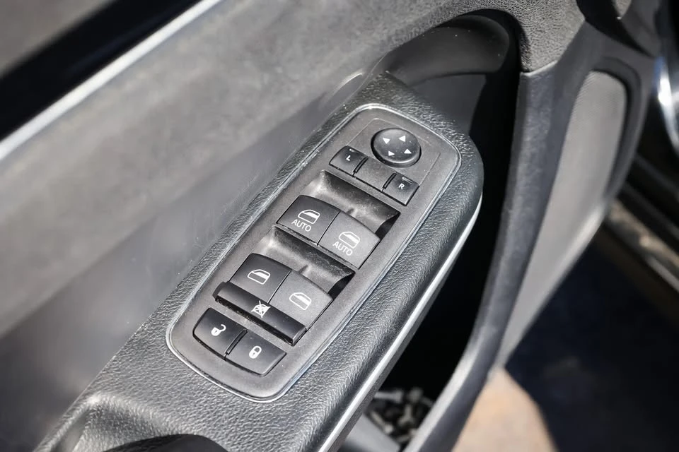 2023 Chrysler 300 (2005-2023) - Image 17 of 19