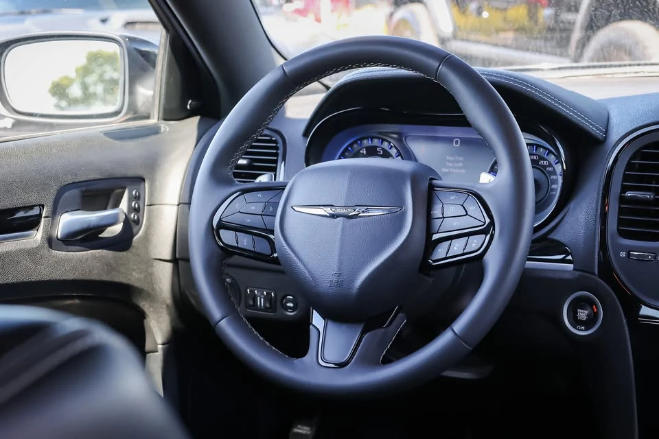 2023 Chrysler 300 (2005-2023) - Image 16 of 19