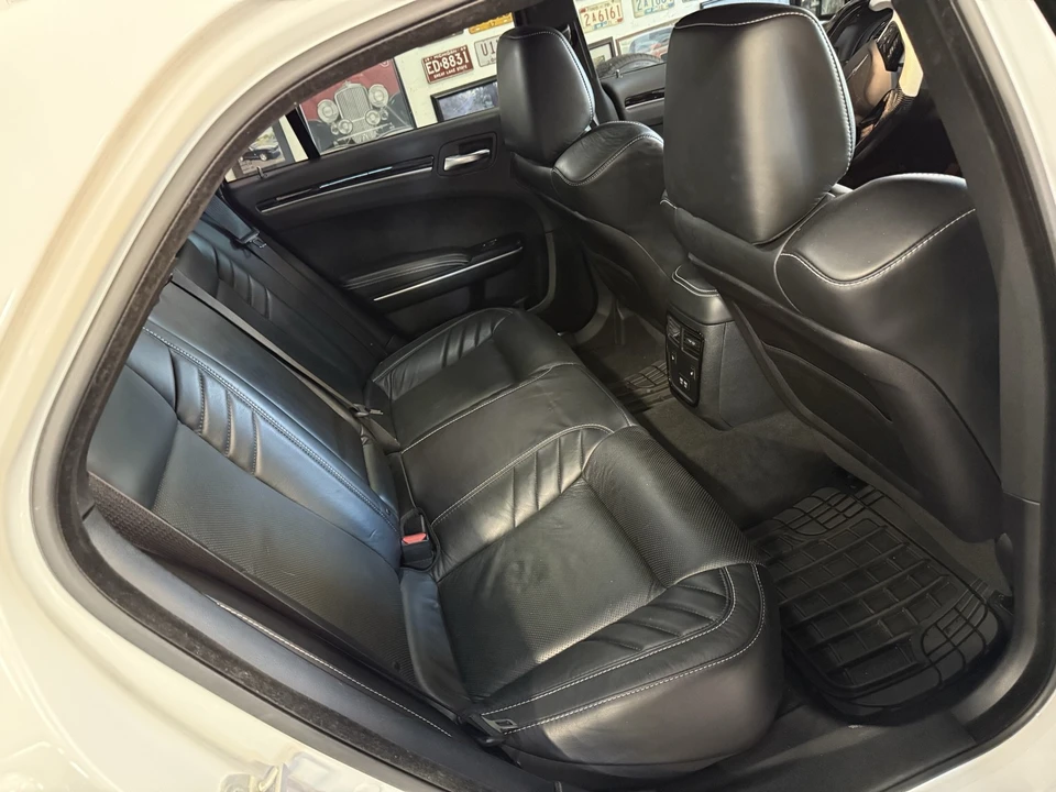 2023 Chrysler 300 (2005-2023) - Image 18 of 19