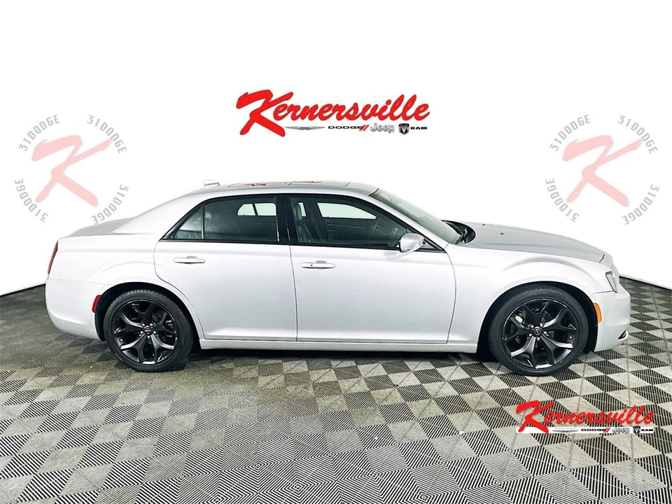 2023 Chrysler 300 (2005-2023) - Image 8 of 21