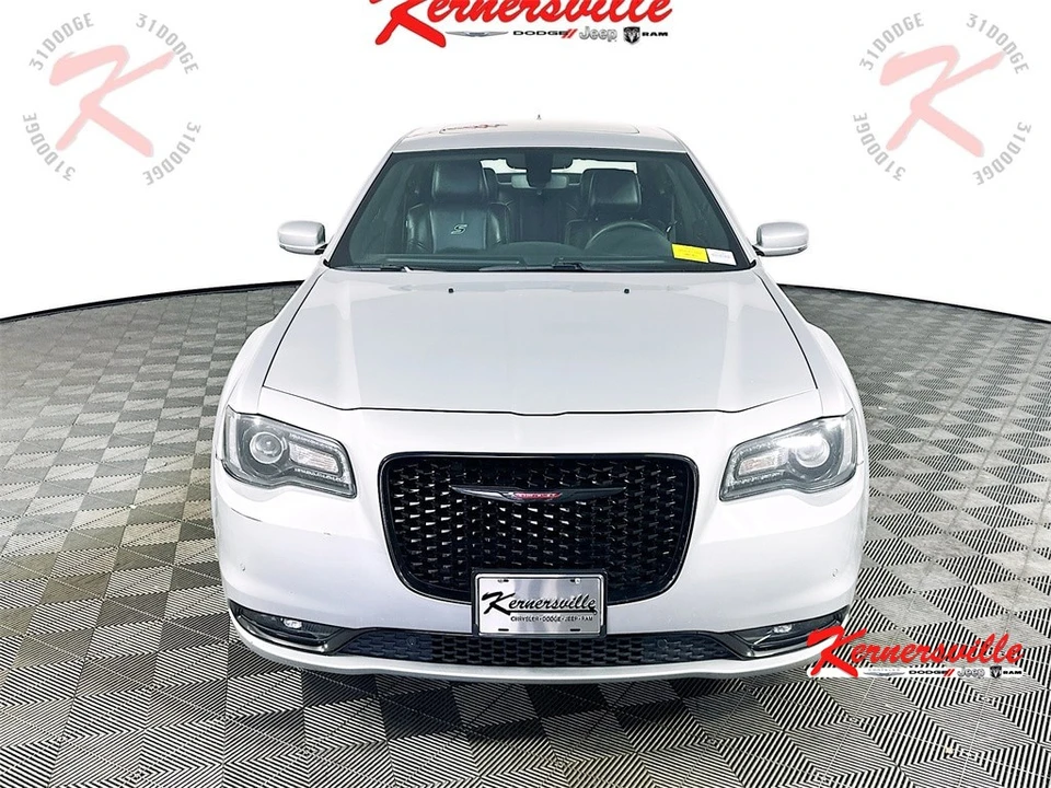 2023 Chrysler 300 (2005-2023) - Image 2 of 21