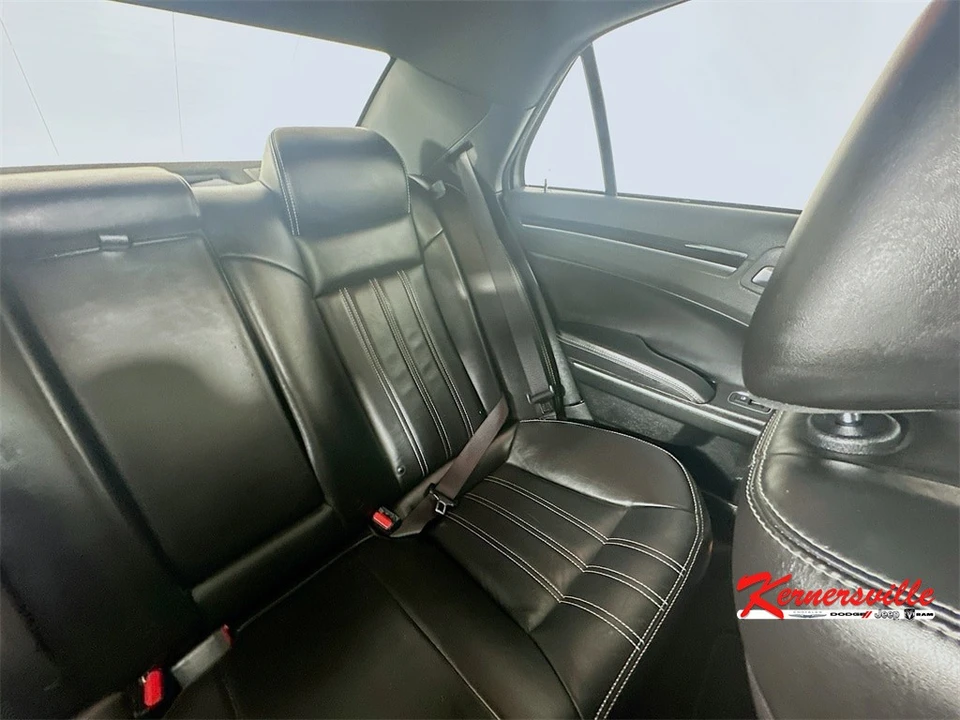 2023 Chrysler 300 (2005-2023) - Image 14 of 21