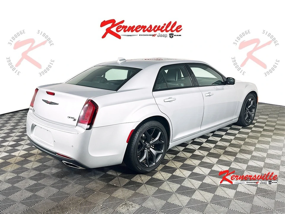 2023 Chrysler 300 (2005-2023) - Image 7 of 21