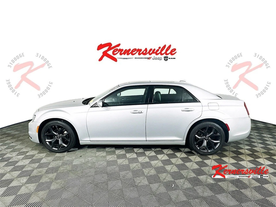 2023 Chrysler 300 (2005-2023) - Image 4 of 21