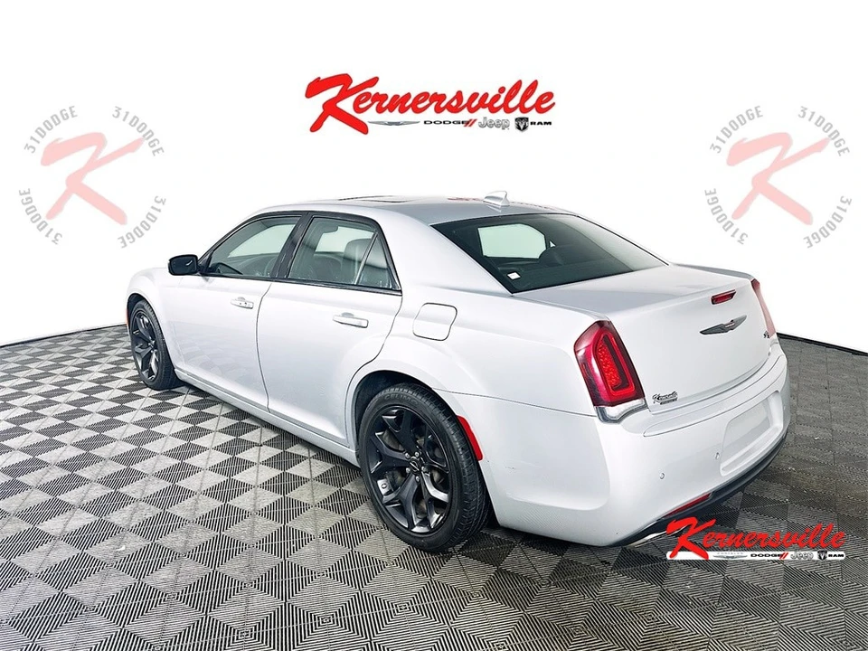 2023 Chrysler 300 (2005-2023) - Image 5 of 21