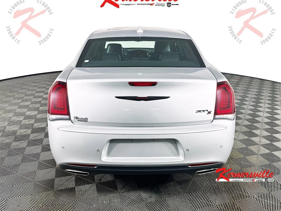 2023 Chrysler 300 (2005-2023) - Image 6 of 21