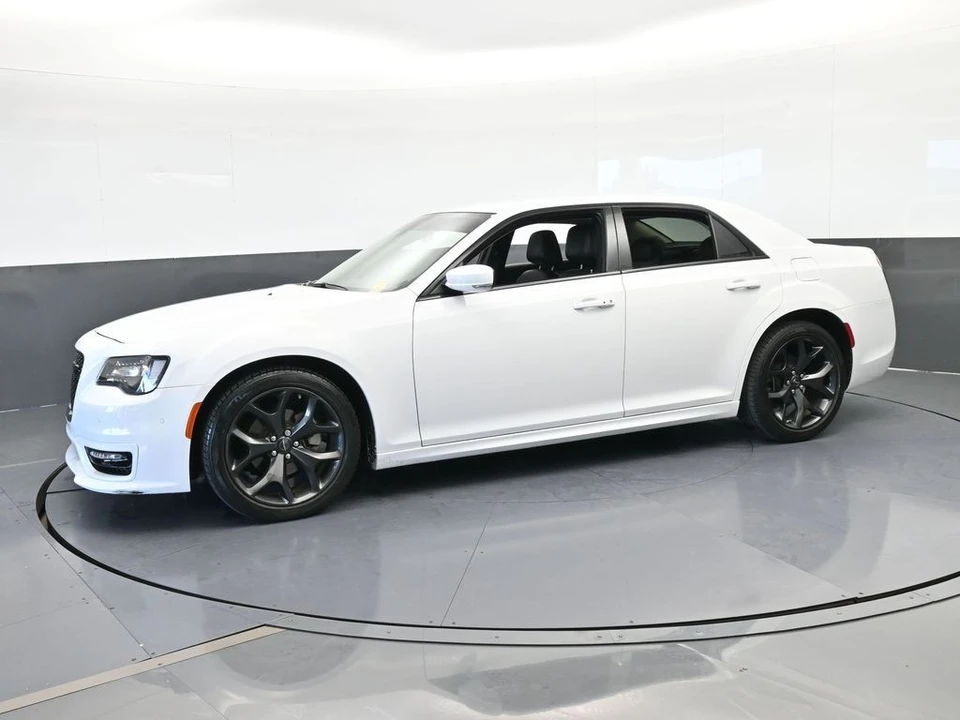 2023 Chrysler 300 (2005-2023) - Image 2 of 12