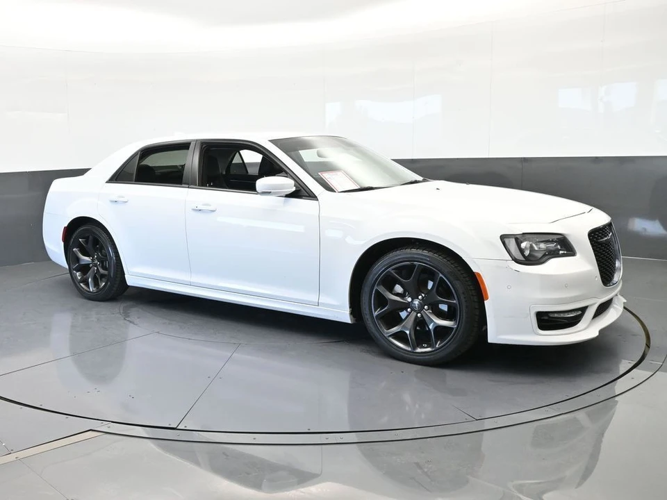 2023 Chrysler 300 (2005-2023) - Image 8 of 12