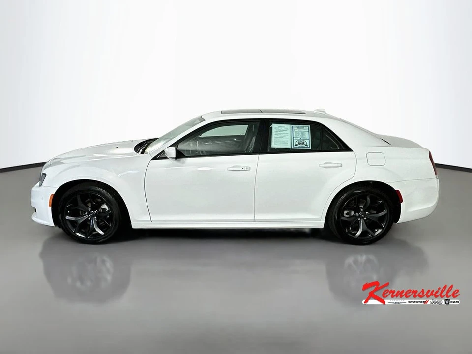 2023 Chrysler 300 (2005-2023) - Image 4 of 24