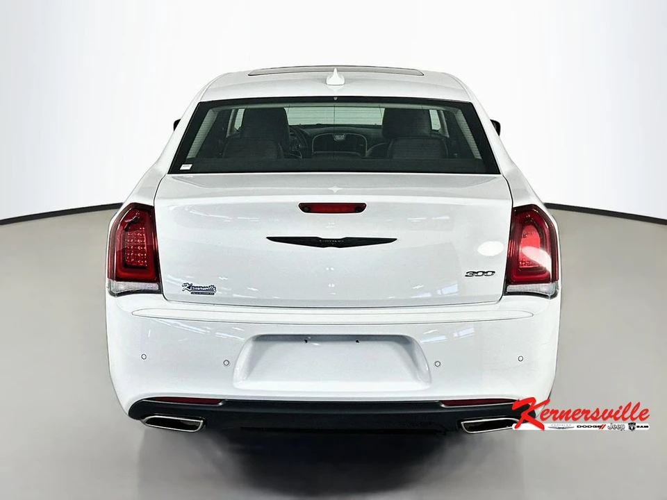 2023 Chrysler 300 (2005-2023) - Image 6 of 24