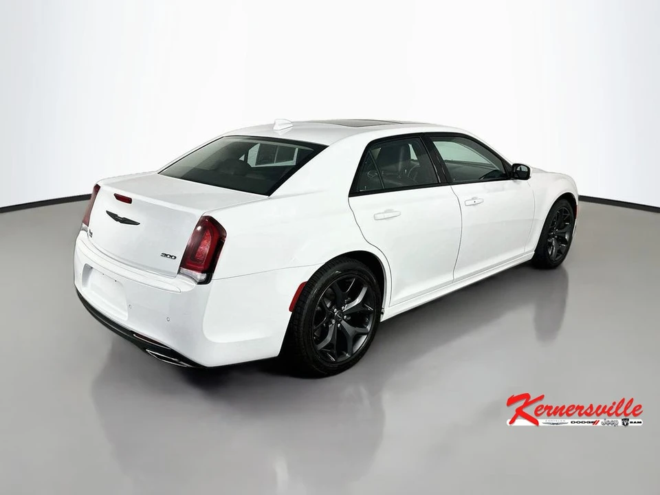 2023 Chrysler 300 (2005-2023) - Image 7 of 24