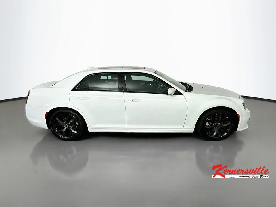 2023 Chrysler 300 (2005-2023) - Image 8 of 24