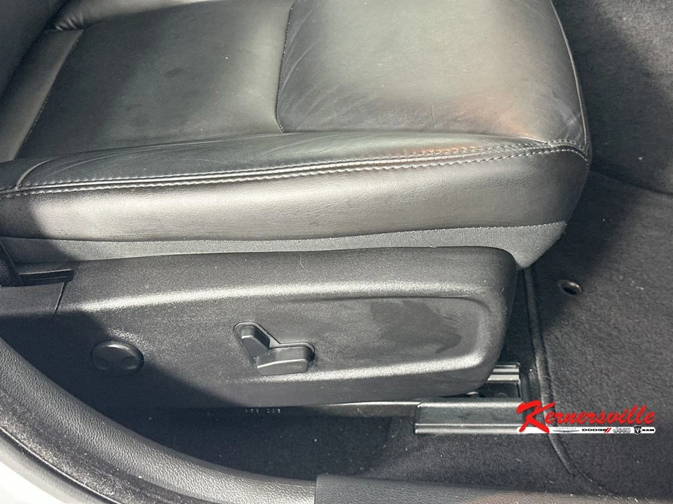 2023 Chrysler 300 (2005-2023) - Image 23 of 24