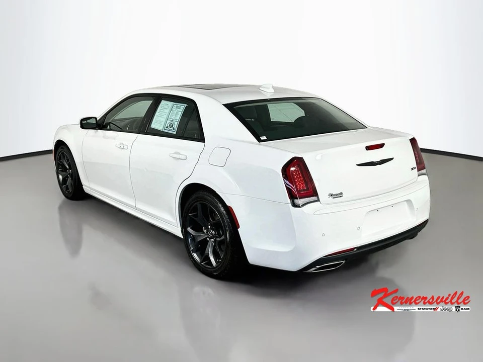 2023 Chrysler 300 (2005-2023) - Image 5 of 24