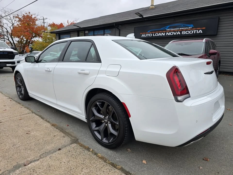 2023 Chrysler 300 (2005-2023) - Image 4 of 20