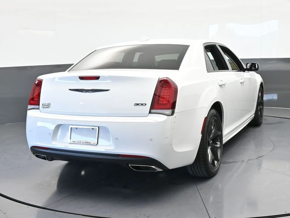 2023 Chrysler 300 (2005-2023) - Image 5 of 12