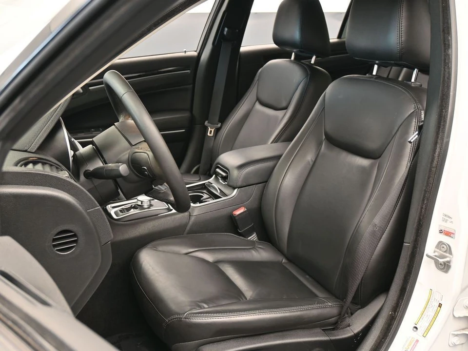 2023 Chrysler 300 (2005-2023) - Image 10 of 12