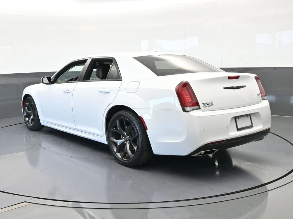 2023 Chrysler 300 (2005-2023) - Image 4 of 12