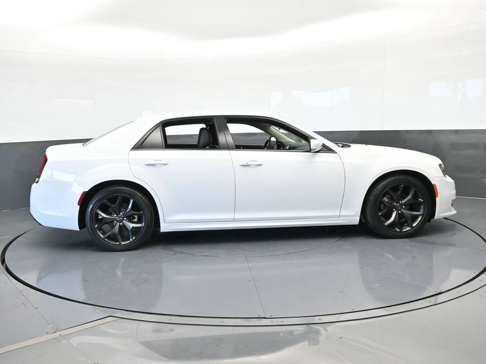 2023 Chrysler 300 (2005-2023) - Image 7 of 12