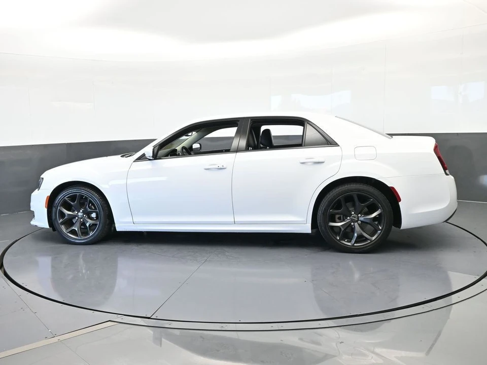 2023 Chrysler 300 (2005-2023) - Image 3 of 12