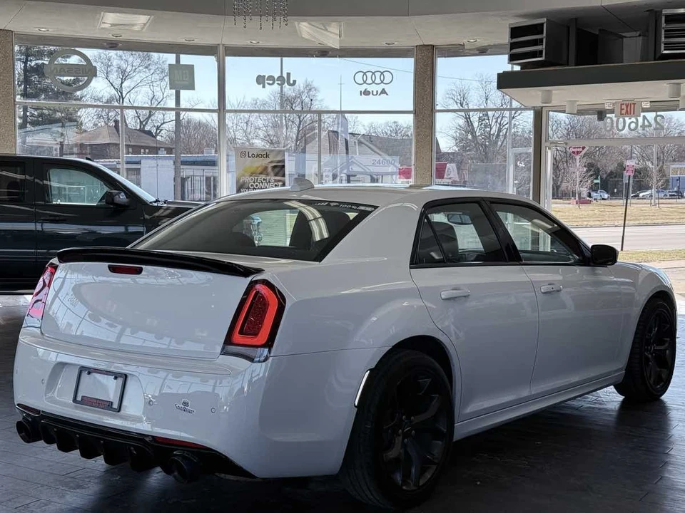 2023 Chrysler 300 (2005-2023) - Image 9 of 21