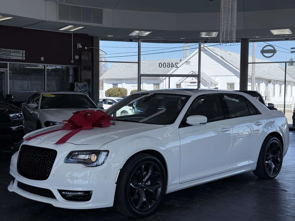 2023 Chrysler 300 (2005-2023) - Image 2 of 21