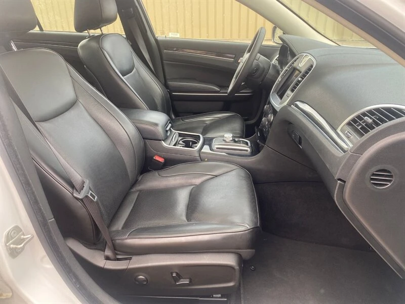 2023 Chrysler 300 (2005-2023) - Image 16 of 19