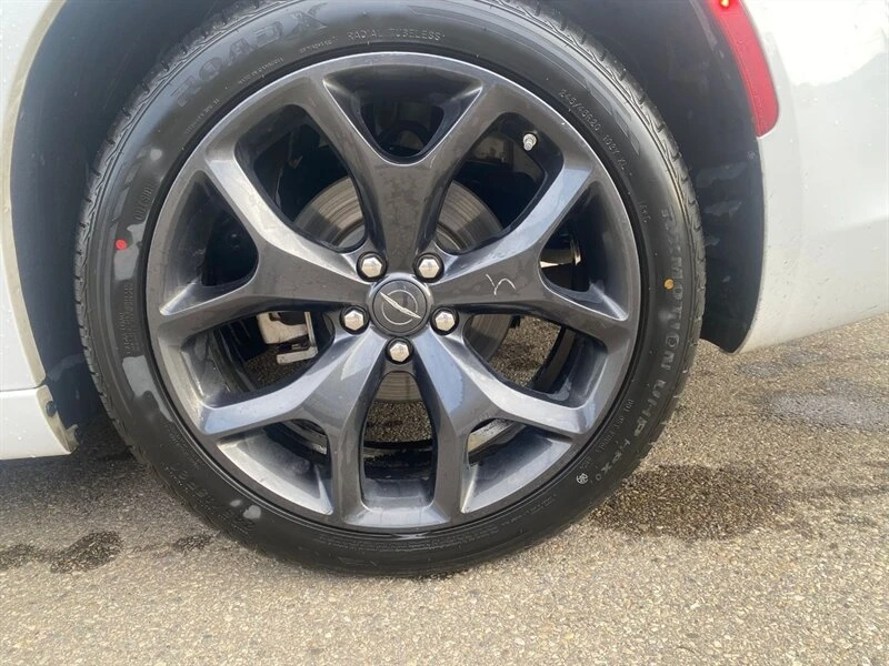 2023 Chrysler 300 (2005-2023) - Image 18 of 19