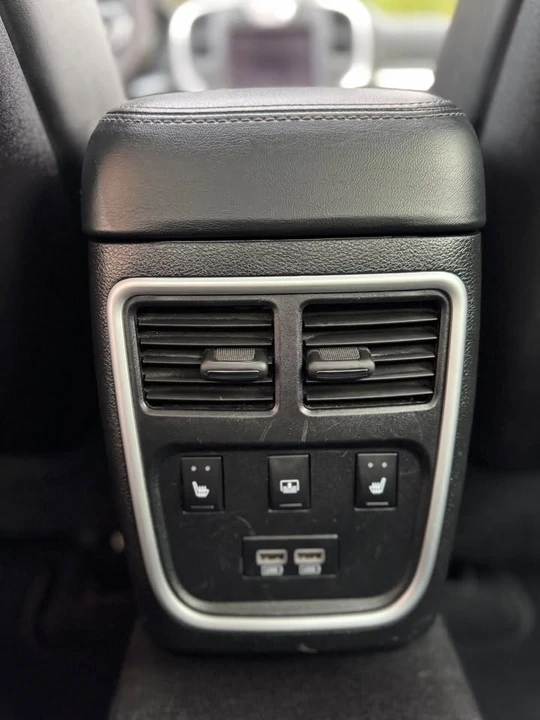 2023 Chrysler 300 (2005-2023) - Image 9 of 17