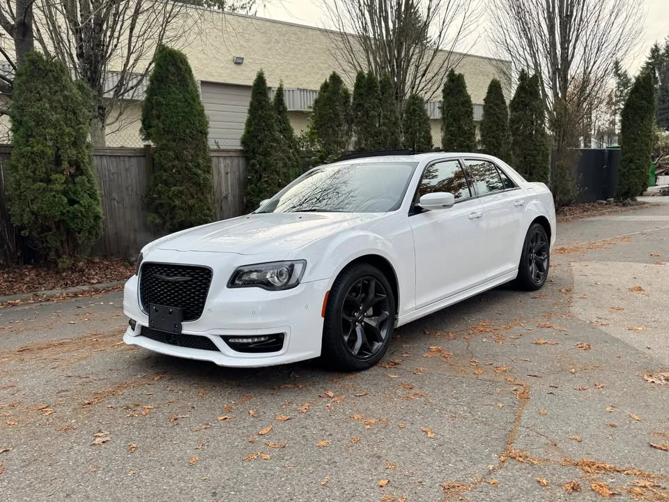 2023 Chrysler 300 (2005-2023) - Image 2 of 17