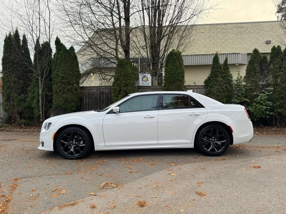 2023 Chrysler 300 (2005-2023) - Image 3 of 17
