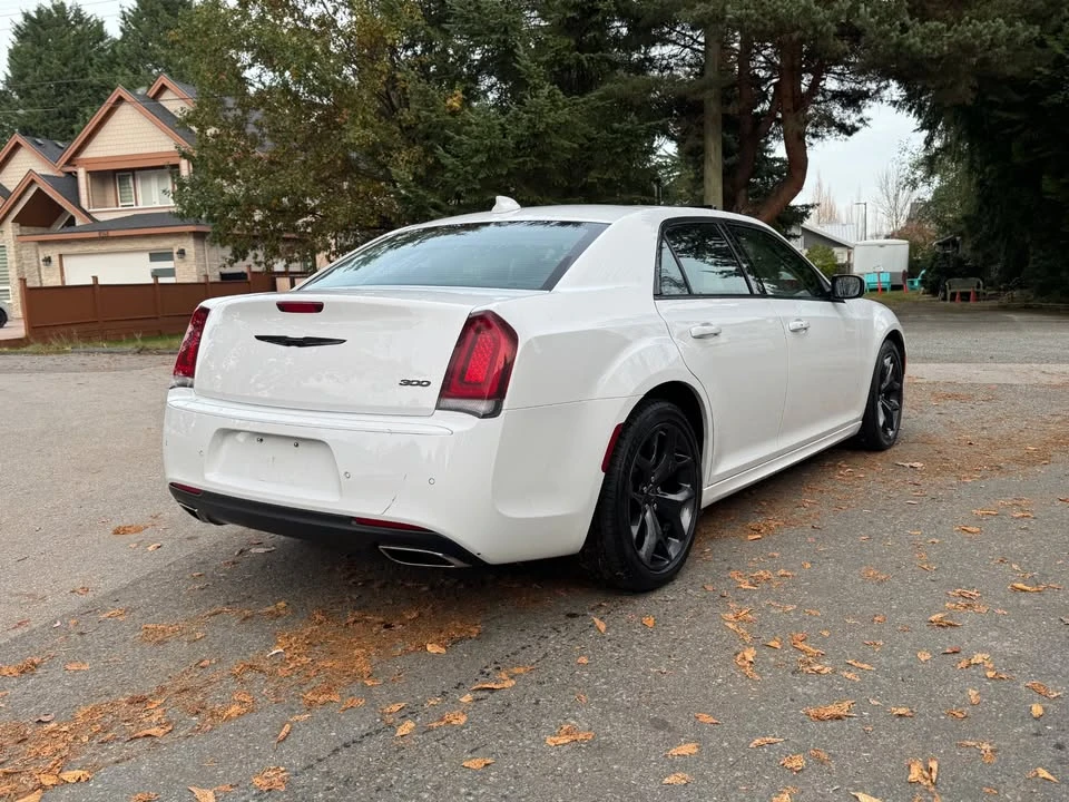 2023 Chrysler 300 (2005-2023) - Image 5 of 17