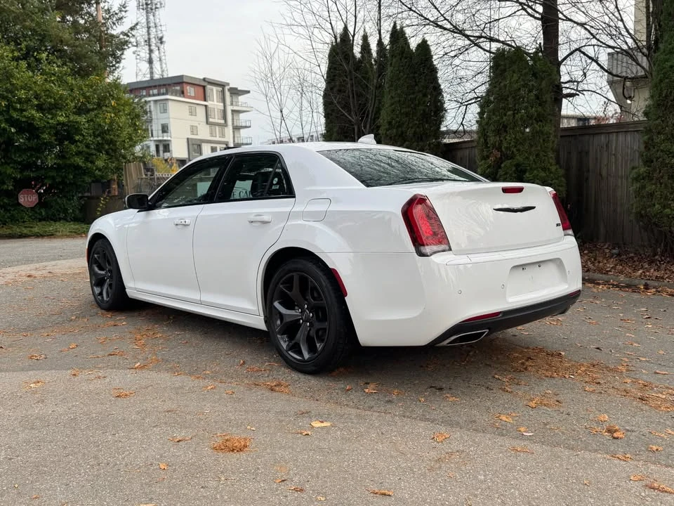 2023 Chrysler 300 (2005-2023) - Image 4 of 17