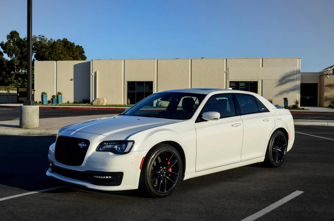 2023 Chrysler 300 (2005-2023) - Image 7 of 31