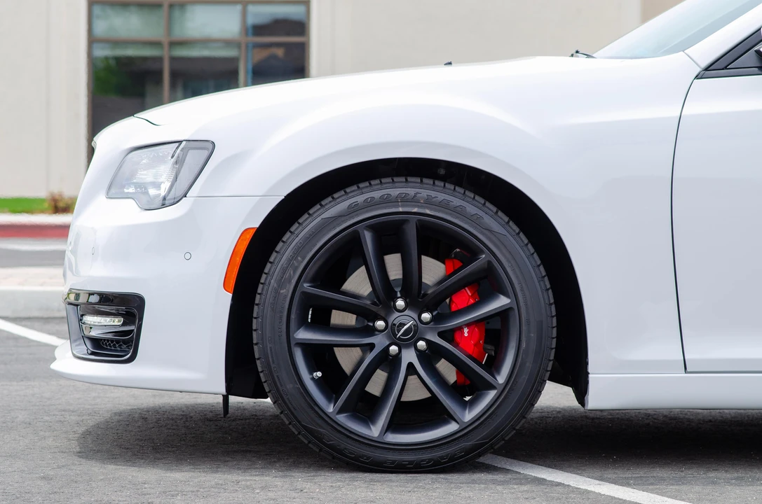 2023 Chrysler 300 (2005-2023) - Image 24 of 31