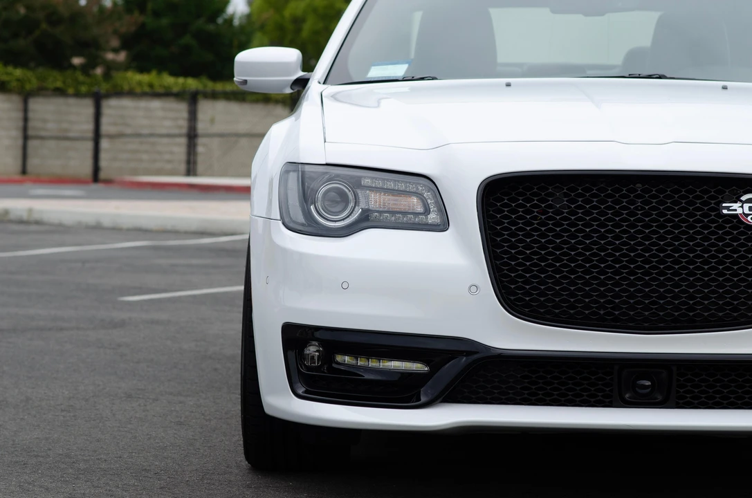 2023 Chrysler 300 (2005-2023) - Image 13 of 31