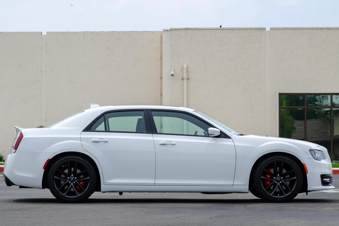 2023 Chrysler 300 (2005-2023) - Image 3 of 31