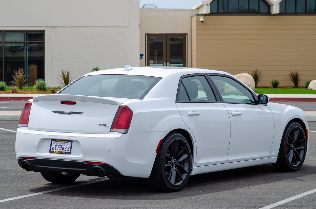 2023 Chrysler 300 (2005-2023) - Image 11 of 31