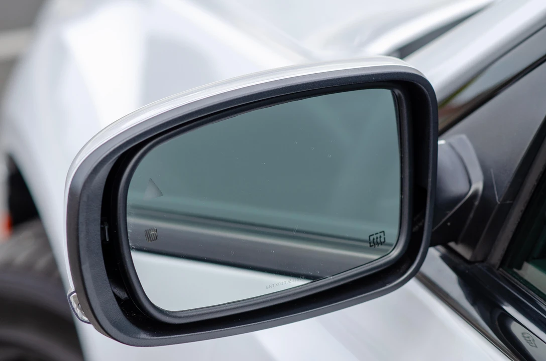 2023 Chrysler 300 (2005-2023) - Image 26 of 31